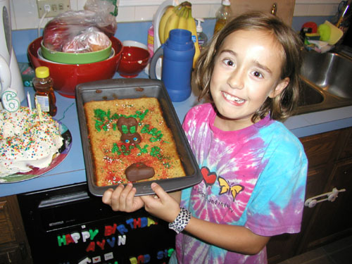 AvynBirthday2006C_SydneyWithDeadBunnieCakeSheMade
