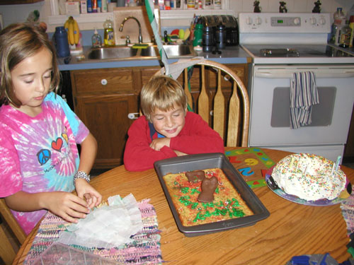 AvynBirthday2006J_AvynWithSydneysBunnieCake