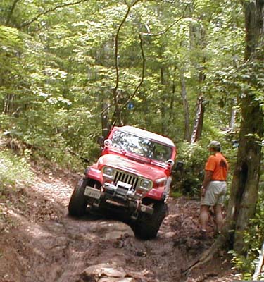 12_Trail5CampJeep2003GuideOnRockyMudPathA