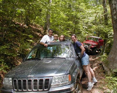 13_Trail5CampJeep2003AlairysFamilyInJeepOnPath