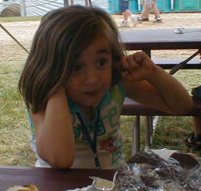 22_SydneyReactionToLoudCountryMusicAtCampJeep2003