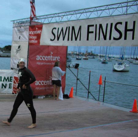ChicagoTriathlon2004G_TammyAtSwimFinish