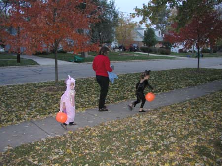 Halloween2003K_StartingToTrickOrTreat