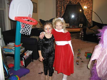 Halloween2003M_SydneyAAndSydneyBAsAnnie