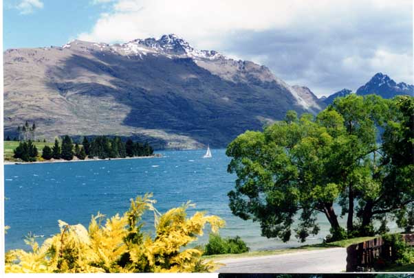 Queenstown_web.jpg (47701 bytes)