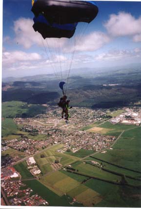 TammyParachuting_web.jpg (24925 bytes)