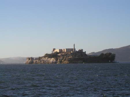 SanFrancisco200409_21_AlcatrazFromOtherSide