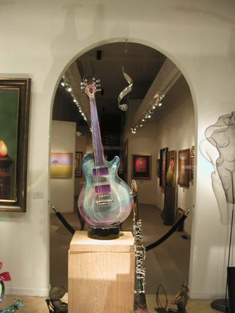 SanFrancisco200409_29_GlassGuitar