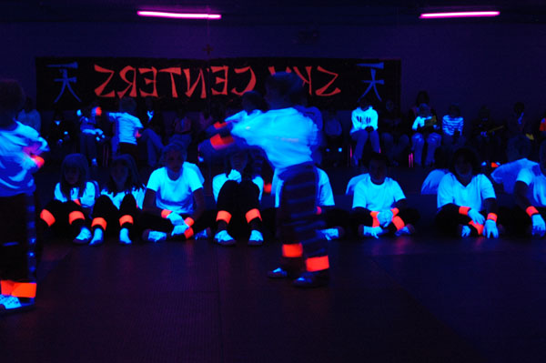 SkyCenters2005LightShow14_Avyn