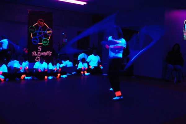 SkyCenters2005LightShow31_StaffWithFlags