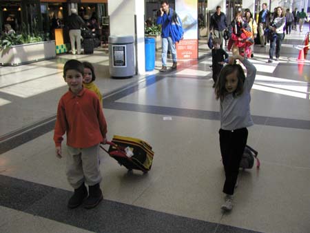 SkiTrip2004AA_KidsWalkingThruOHare