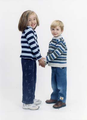 SydneyAndAvynHoldingHands5And3YrPhoto2003