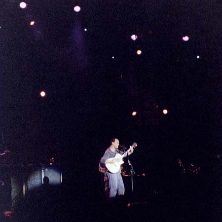 DaveMatthewsGorge2003I_DaveOnGuitar