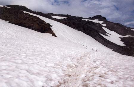 Tammy2003WATrip13ClimbersInSnow